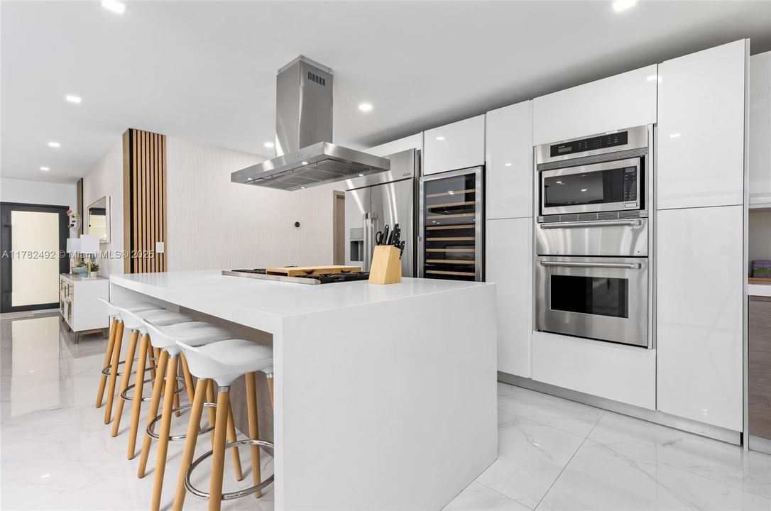 Recently Sold: $2,249,000 (4 beds, 4 baths, 2381 Square Feet)