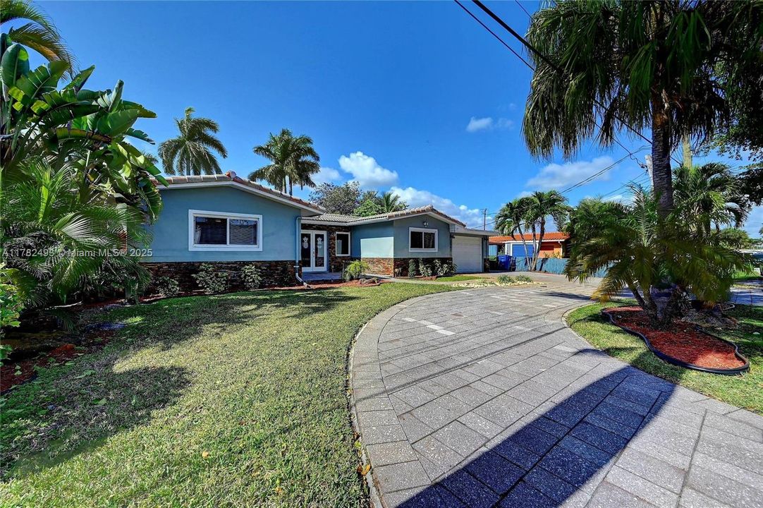 Recently Sold: $815,000 (4 beds, 2 baths, 2019 Square Feet)
