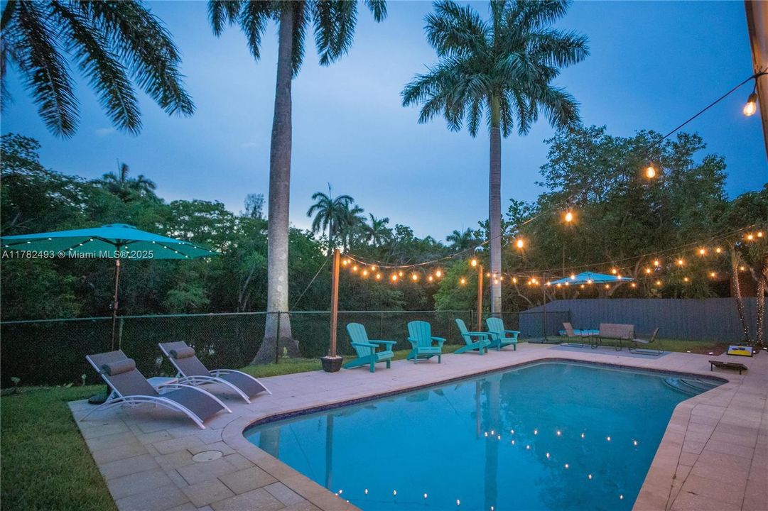 Recently Sold: $815,000 (4 beds, 2 baths, 2019 Square Feet)