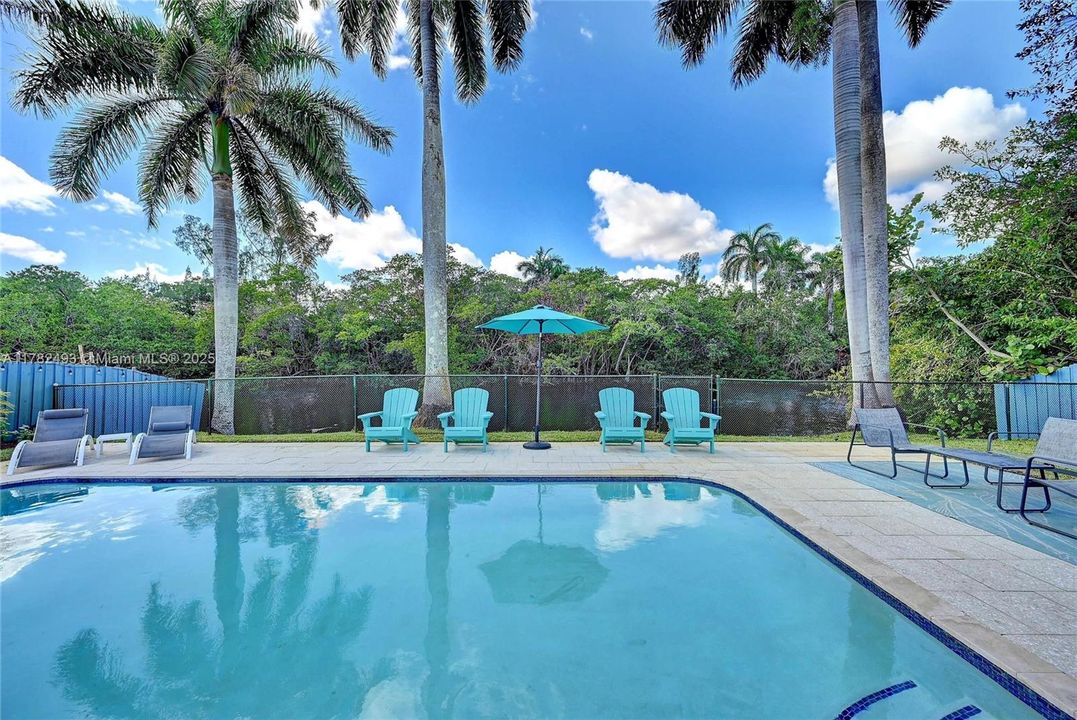 Recently Sold: $815,000 (4 beds, 2 baths, 2019 Square Feet)