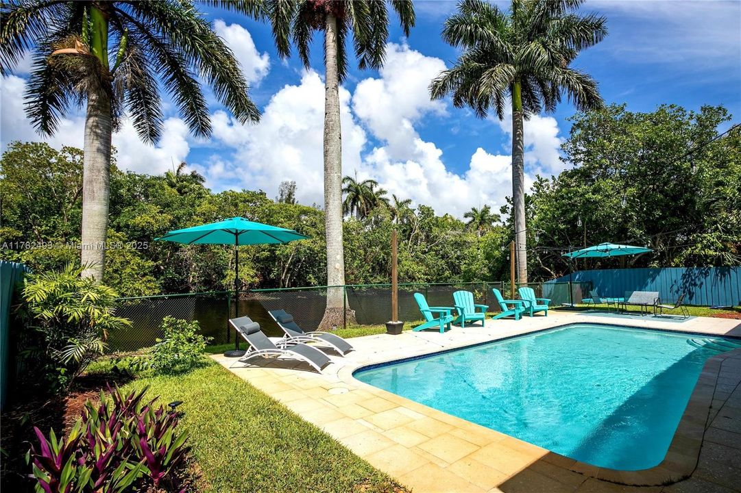 Recently Sold: $815,000 (4 beds, 2 baths, 2019 Square Feet)