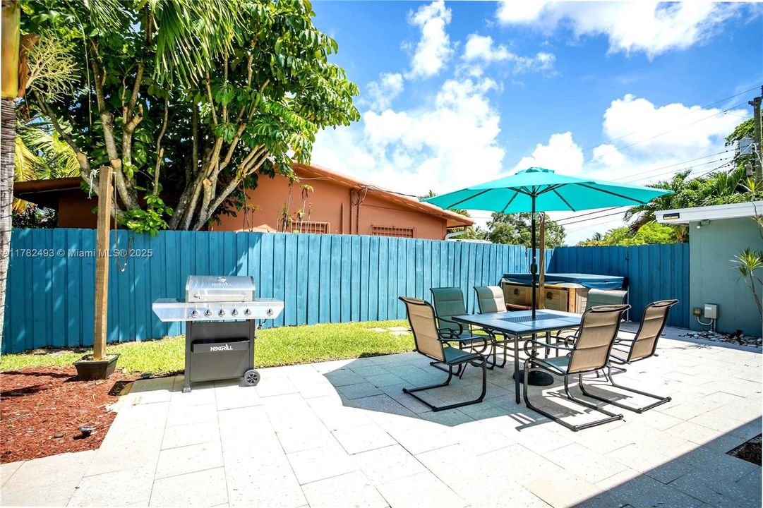 Recently Sold: $815,000 (4 beds, 2 baths, 2019 Square Feet)