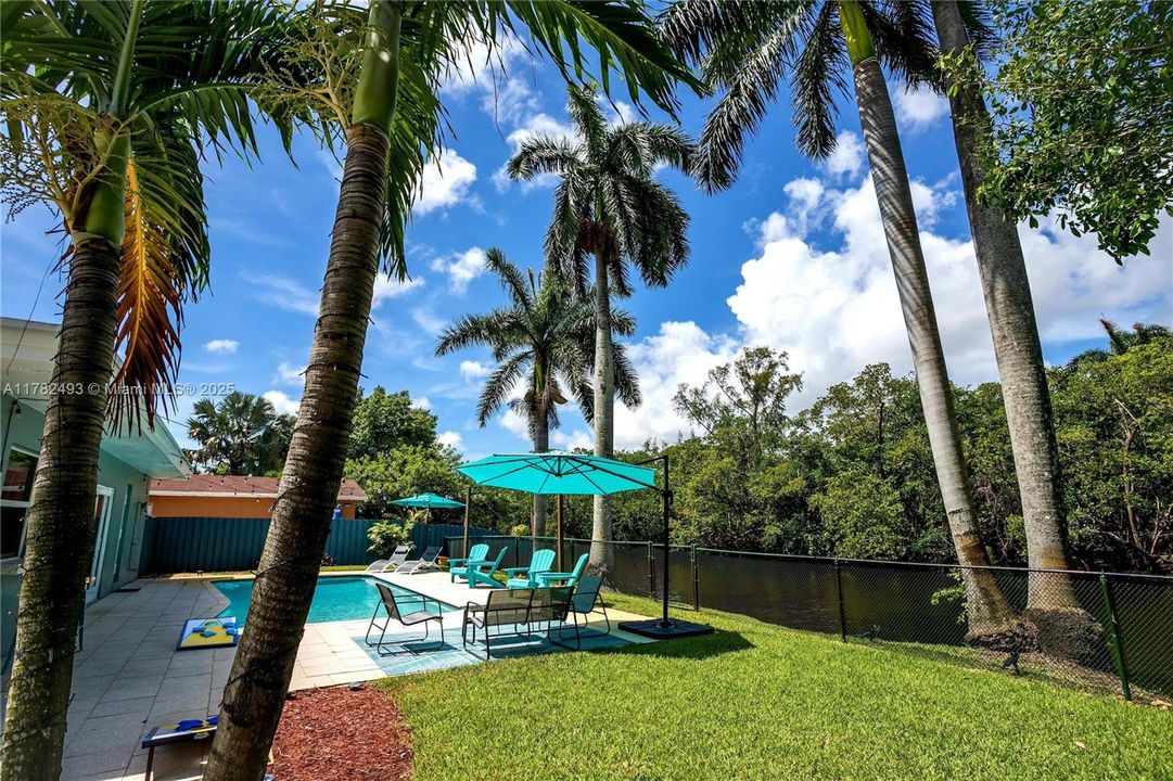 Recently Sold: $815,000 (4 beds, 2 baths, 2019 Square Feet)