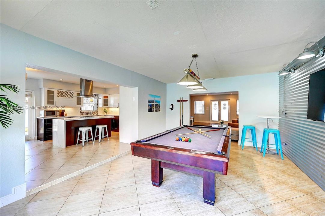 Recently Sold: $815,000 (4 beds, 2 baths, 2019 Square Feet)