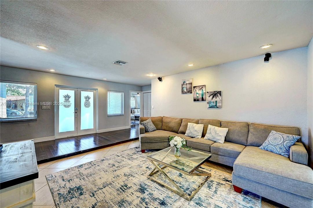 Recently Sold: $815,000 (4 beds, 2 baths, 2019 Square Feet)