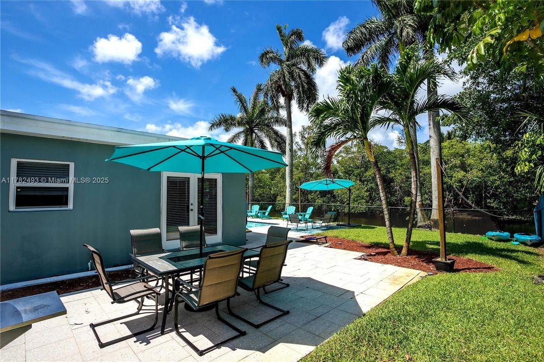 Recently Sold: $815,000 (4 beds, 2 baths, 2019 Square Feet)