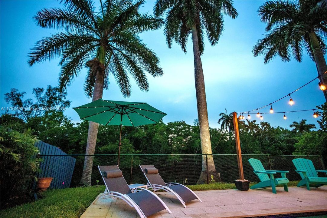 Recently Sold: $815,000 (4 beds, 2 baths, 2019 Square Feet)