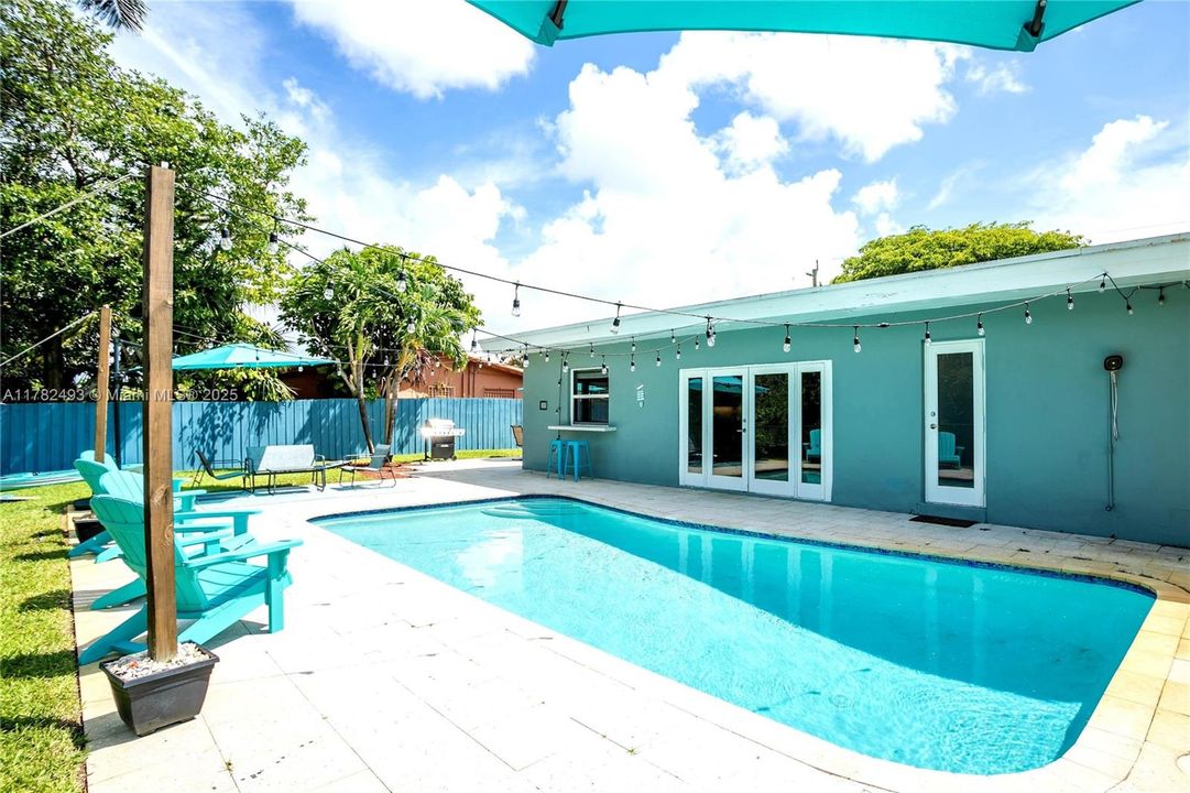 Recently Sold: $815,000 (4 beds, 2 baths, 2019 Square Feet)