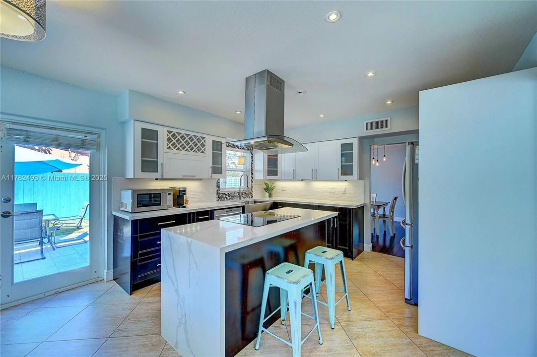 Recently Sold: $815,000 (4 beds, 2 baths, 2019 Square Feet)