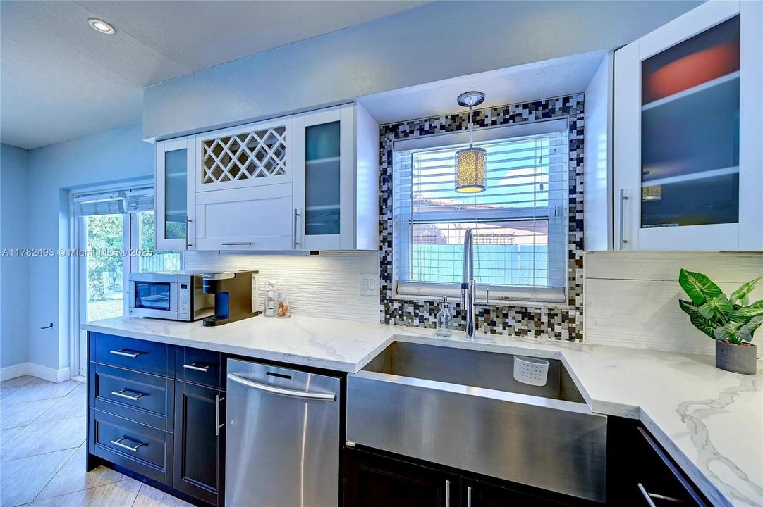Recently Sold: $815,000 (4 beds, 2 baths, 2019 Square Feet)
