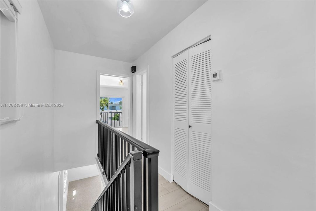 Недавно продано: $699,000 (3 спален, 2 ванн, 1800 Квадратных фут)