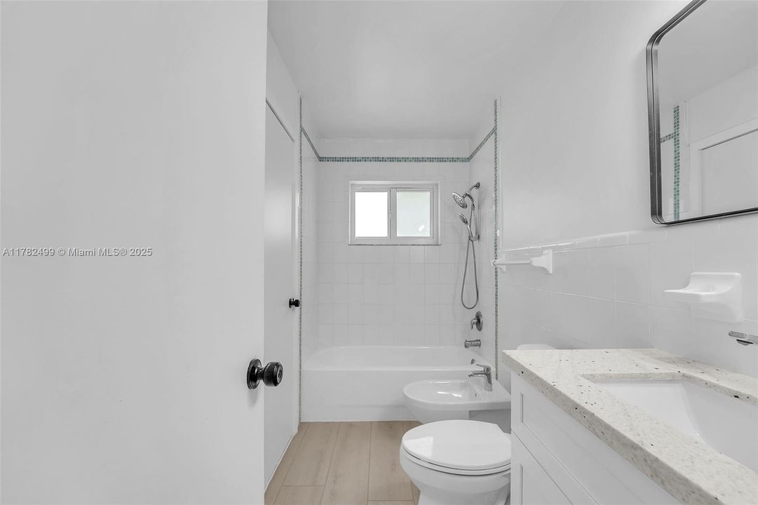 Недавно продано: $699,000 (3 спален, 2 ванн, 1800 Квадратных фут)