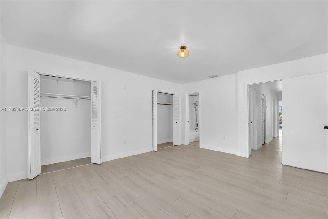 Недавно продано: $699,000 (3 спален, 2 ванн, 1800 Квадратных фут)