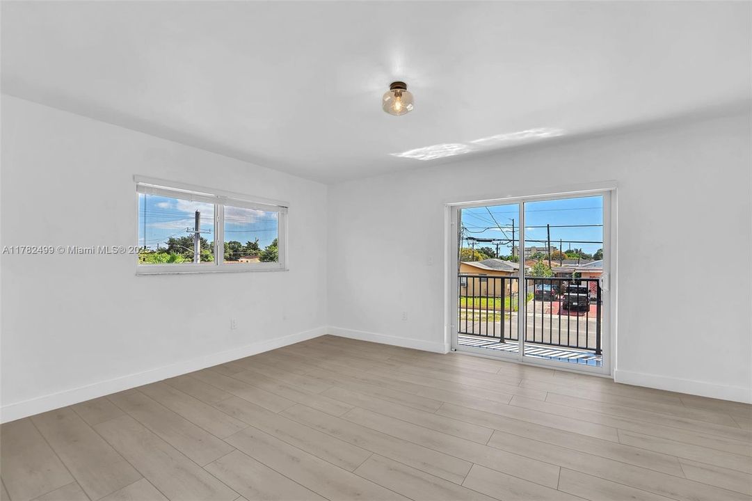 Недавно продано: $699,000 (3 спален, 2 ванн, 1800 Квадратных фут)