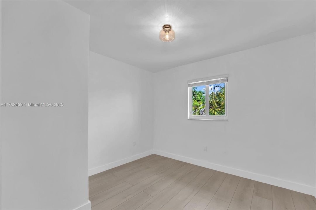 Недавно продано: $699,000 (3 спален, 2 ванн, 1800 Квадратных фут)