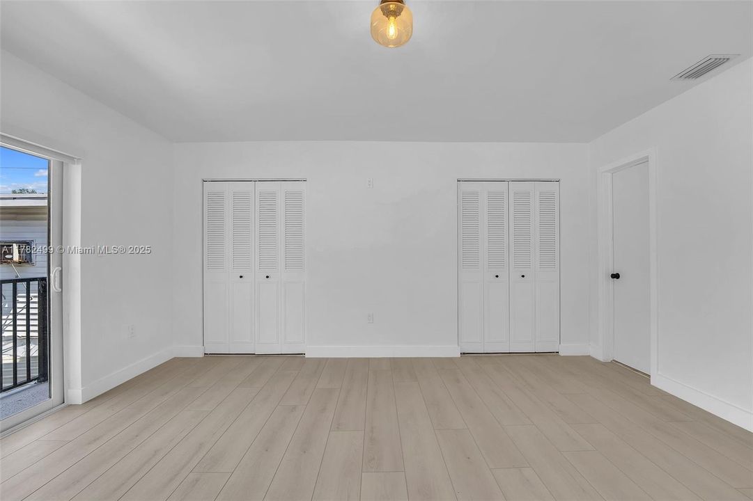 Недавно продано: $699,000 (3 спален, 2 ванн, 1800 Квадратных фут)