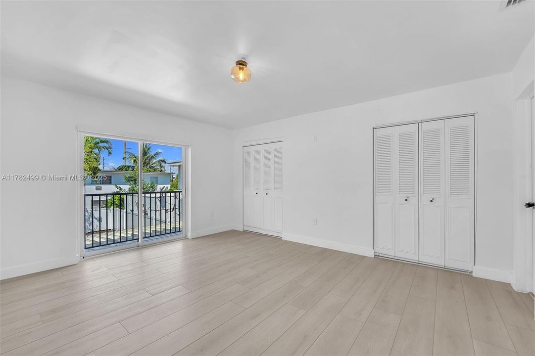 Недавно продано: $699,000 (3 спален, 2 ванн, 1800 Квадратных фут)