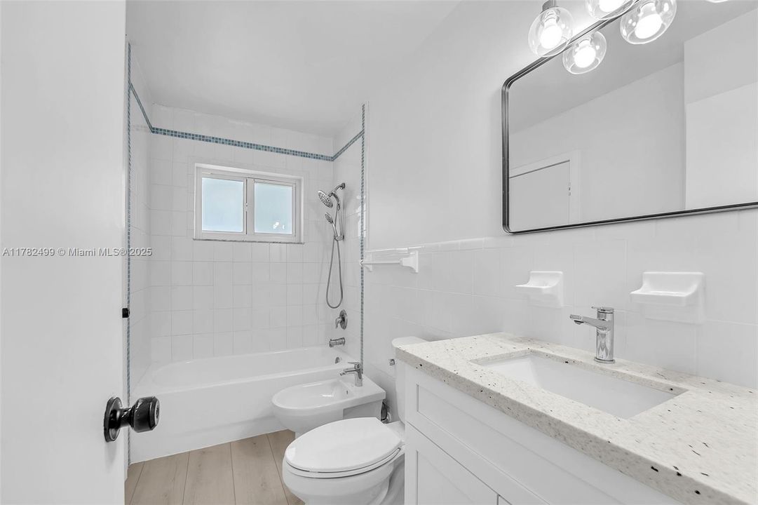 Недавно продано: $699,000 (3 спален, 2 ванн, 1800 Квадратных фут)