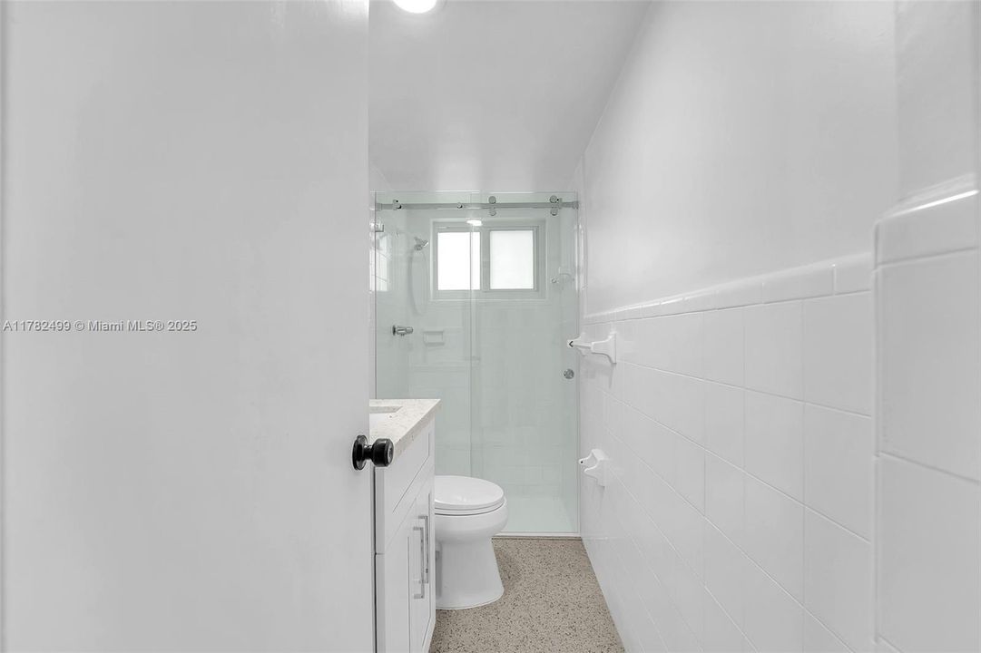 Недавно продано: $699,000 (3 спален, 2 ванн, 1800 Квадратных фут)