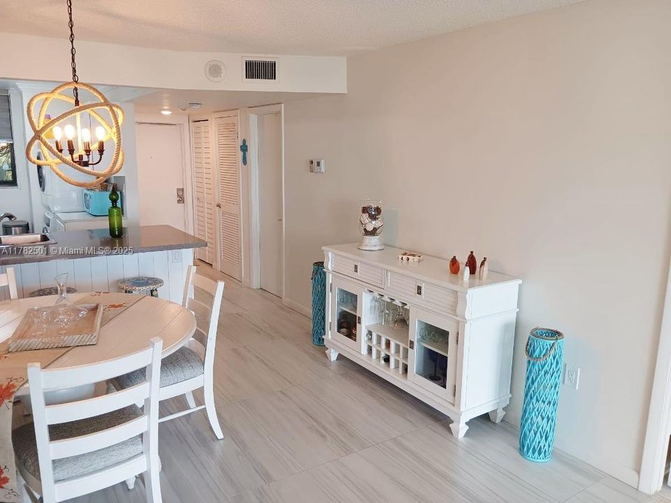 Recently Rented: $1,850 (1 beds, 2 baths, 899 Square Feet)