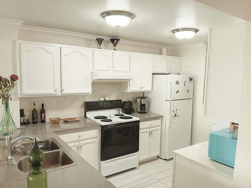 Recently Rented: $1,850 (1 beds, 2 baths, 899 Square Feet)