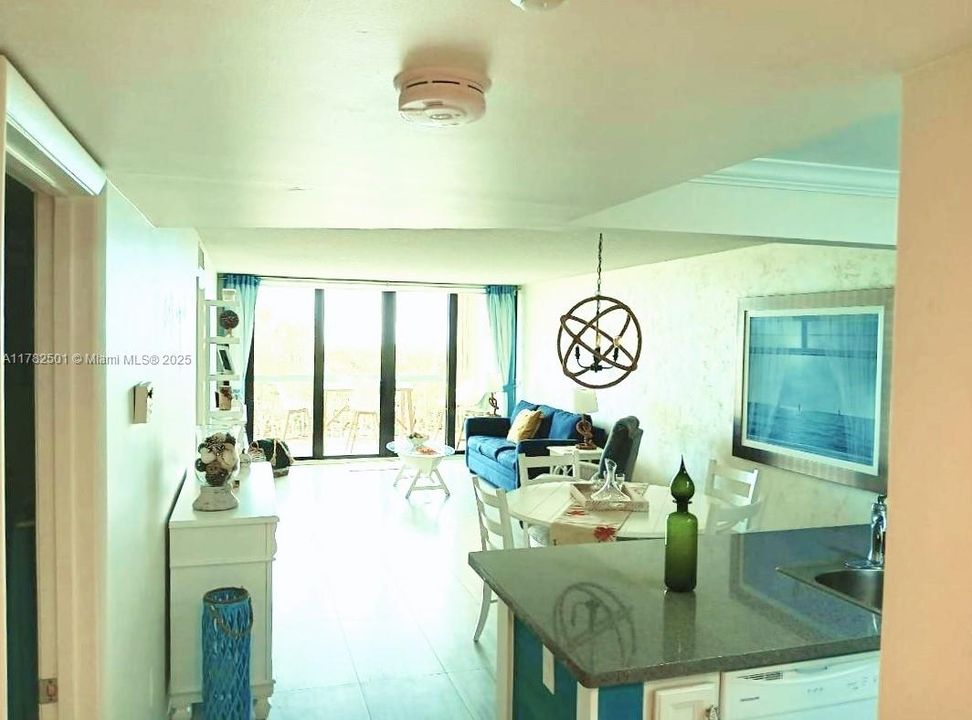 Recently Rented: $1,850 (1 beds, 2 baths, 899 Square Feet)