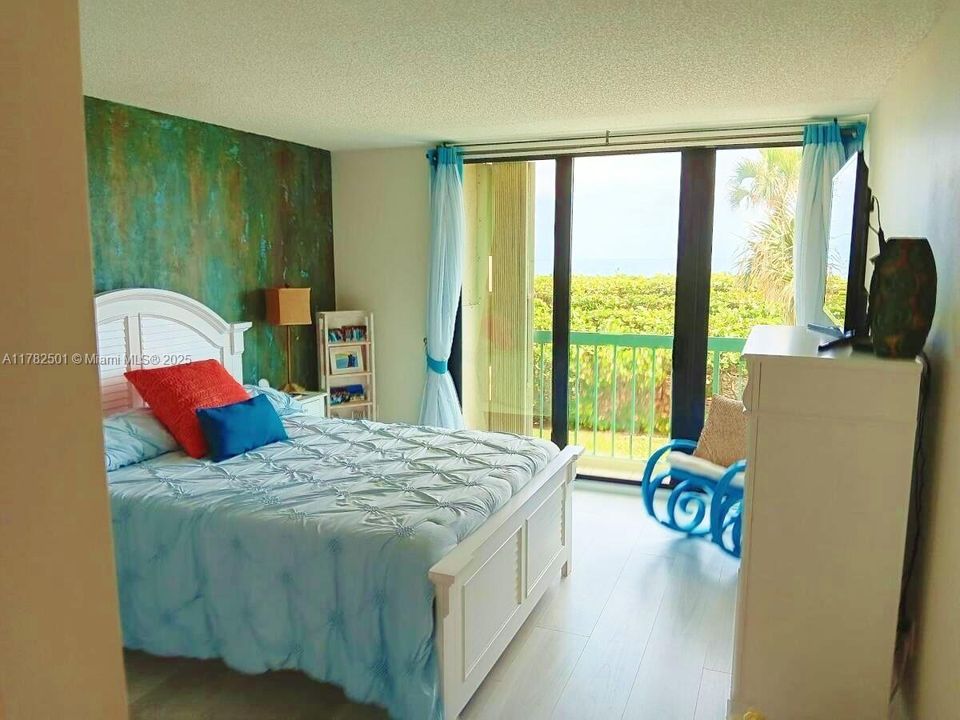 Recently Rented: $1,850 (1 beds, 2 baths, 899 Square Feet)