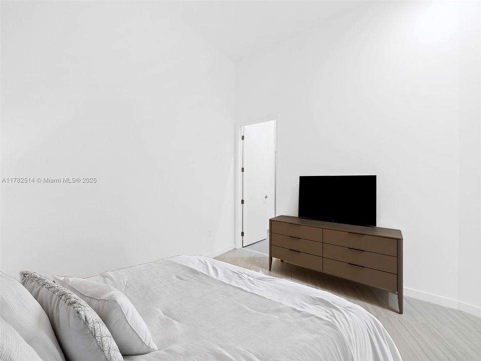 For Sale: $6,990,000 (4 beds, 5 baths, 4375 Square Feet)