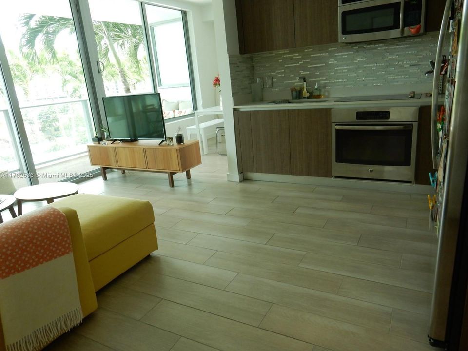 Недавно продано: $495,000 (1 спален, 2 ванн, 716 Квадратных фут)