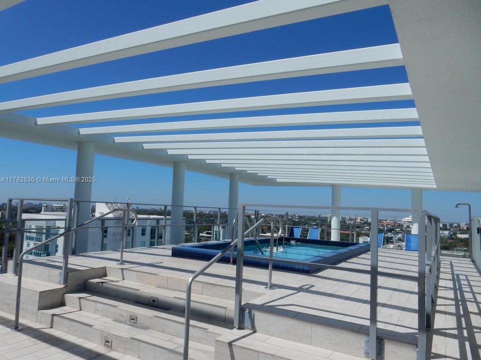 Недавно продано: $495,000 (1 спален, 2 ванн, 716 Квадратных фут)