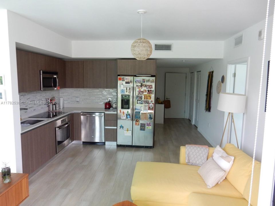 Недавно продано: $495,000 (1 спален, 2 ванн, 716 Квадратных фут)