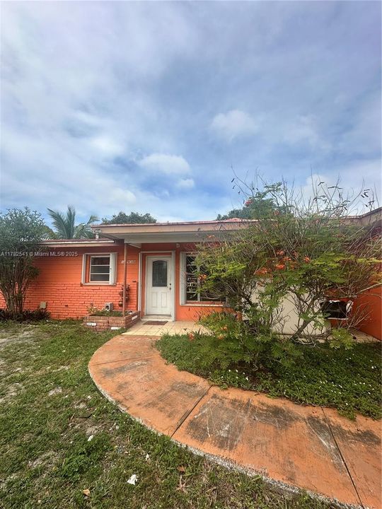 Под контрактом: $549,999 (3 спален, 1 ванн, 1599 Квадратных фут)