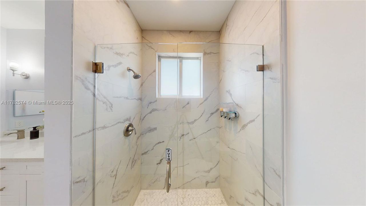 Recently Sold: $585,000 (3 beds, 2 baths, 1296 Square Feet)