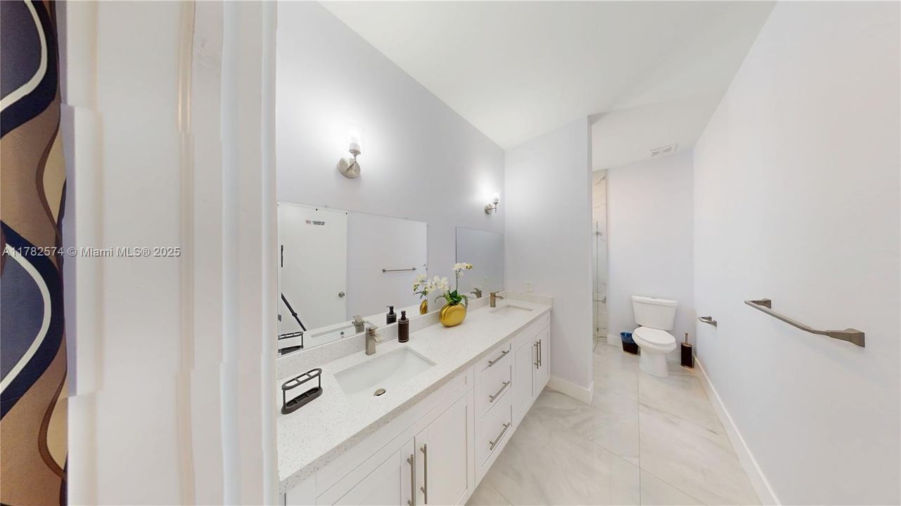 Recently Sold: $585,000 (3 beds, 2 baths, 1296 Square Feet)