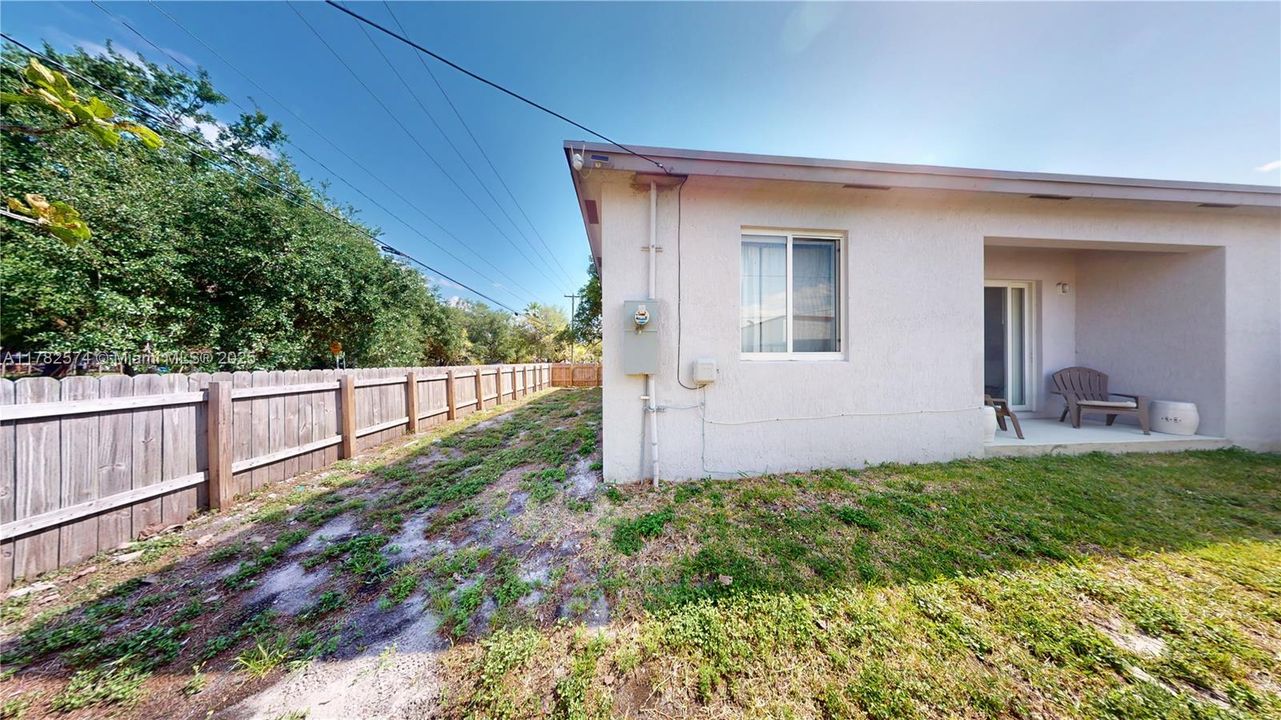 Recently Sold: $585,000 (3 beds, 2 baths, 1296 Square Feet)