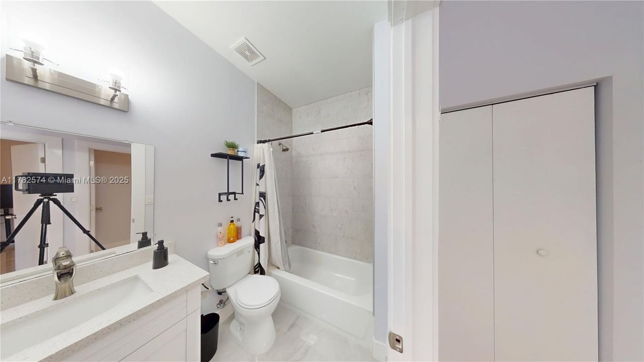 Recently Sold: $585,000 (3 beds, 2 baths, 1296 Square Feet)