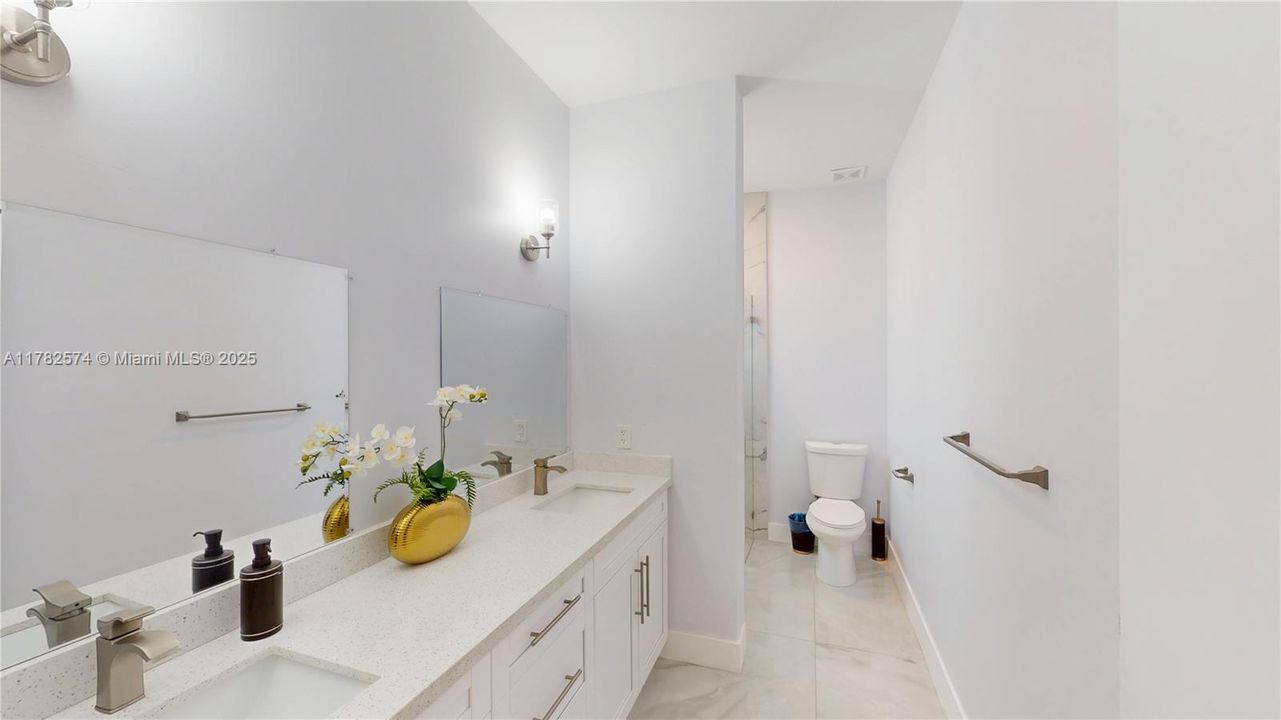 Recently Sold: $585,000 (3 beds, 2 baths, 1296 Square Feet)