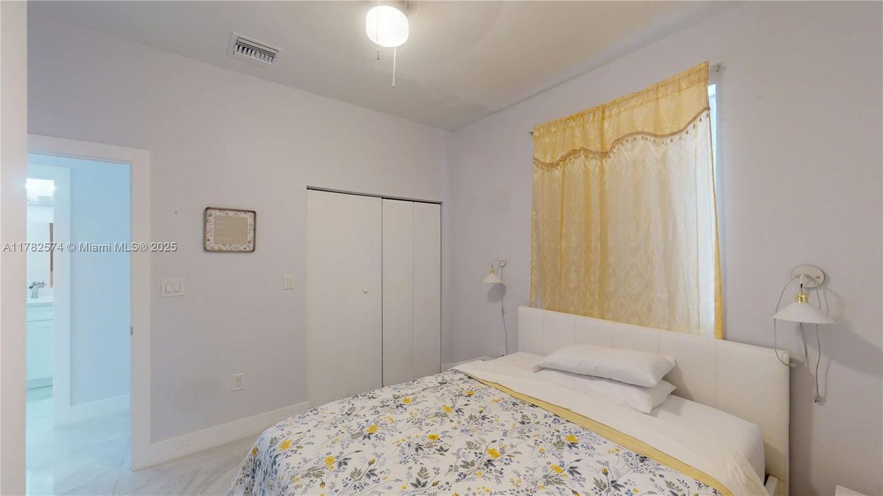 Recently Sold: $585,000 (3 beds, 2 baths, 1296 Square Feet)