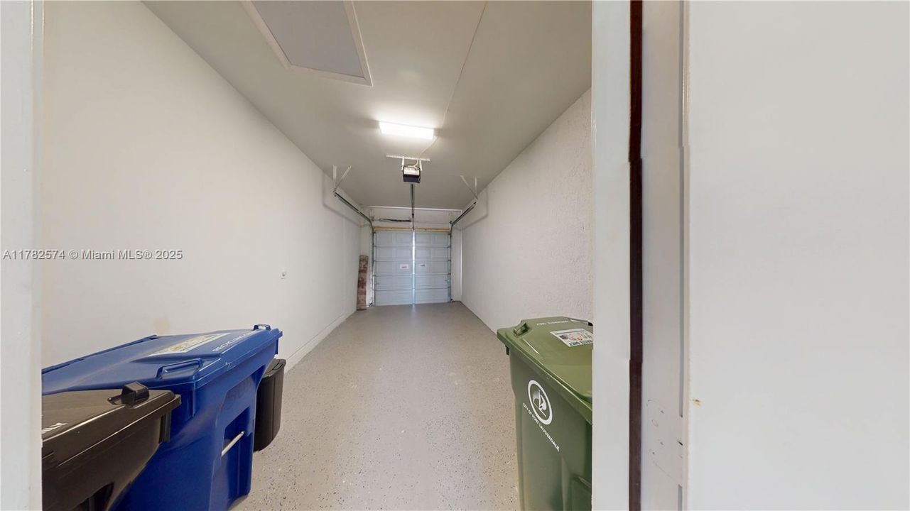 Recently Sold: $585,000 (3 beds, 2 baths, 1296 Square Feet)