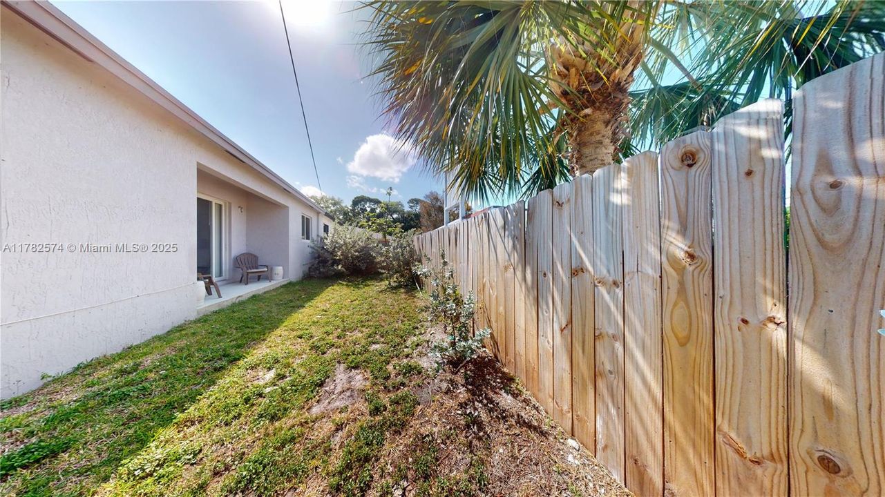 Recently Sold: $585,000 (3 beds, 2 baths, 1296 Square Feet)