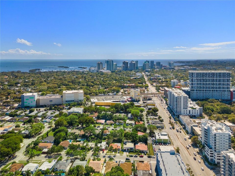 En Venta: $1,225,000 (3 camas, 3 baños, 2021 Pies cuadrados)