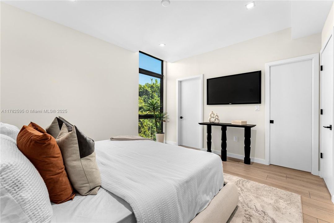 En Venta: $1,225,000 (3 camas, 3 baños, 2021 Pies cuadrados)