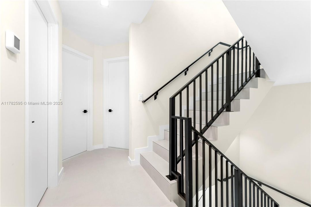 En Venta: $1,225,000 (3 camas, 3 baños, 2021 Pies cuadrados)