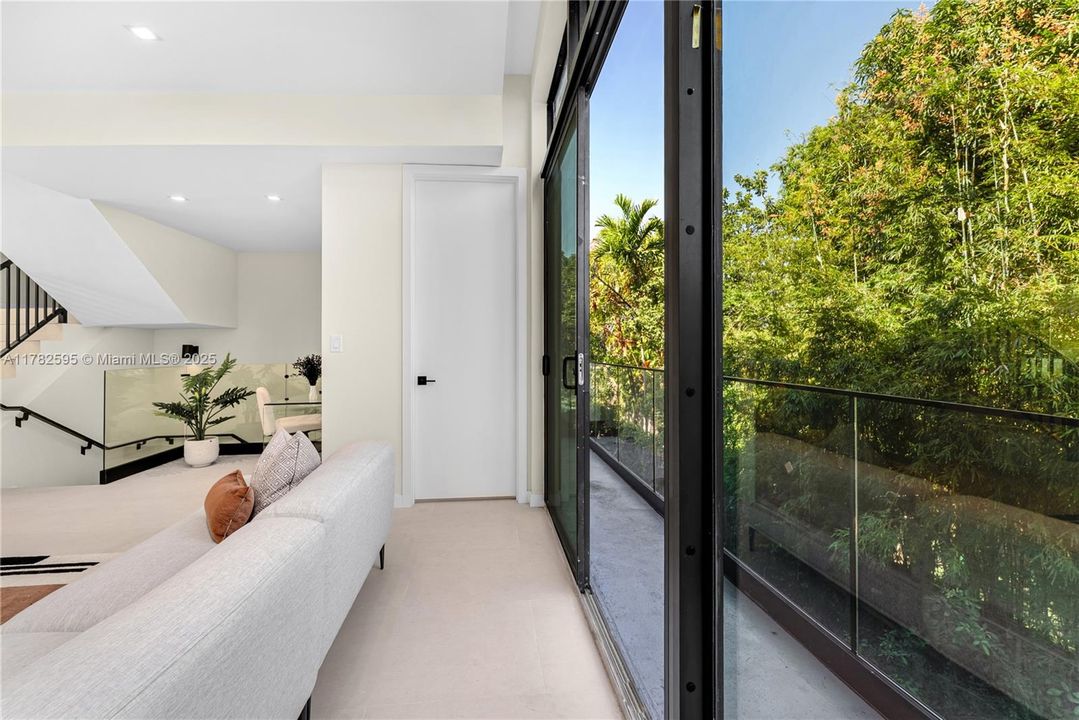 En Venta: $1,225,000 (3 camas, 3 baños, 2021 Pies cuadrados)