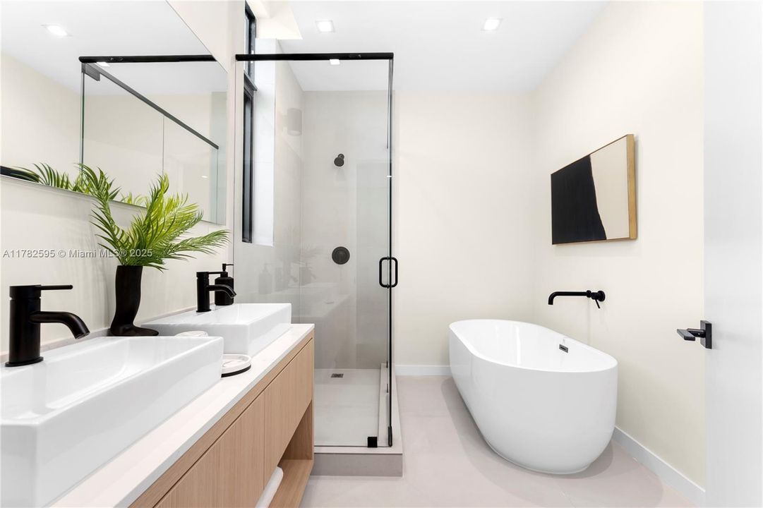 En Venta: $1,225,000 (3 camas, 3 baños, 2021 Pies cuadrados)