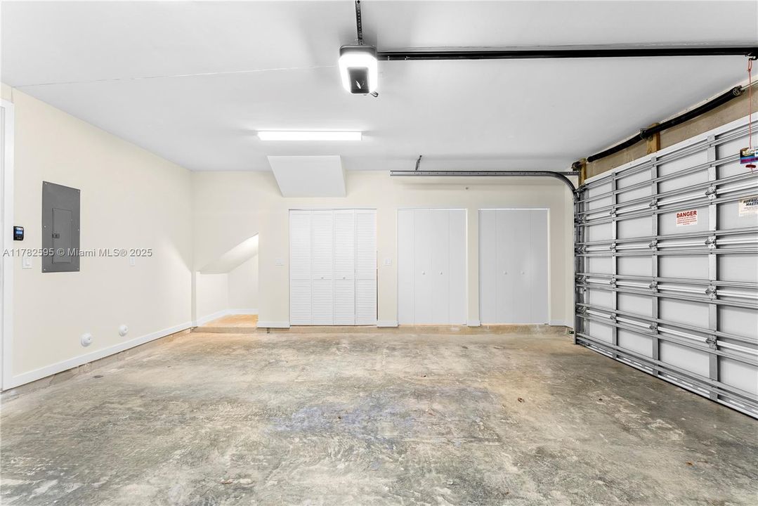 En Venta: $1,225,000 (3 camas, 3 baños, 2021 Pies cuadrados)