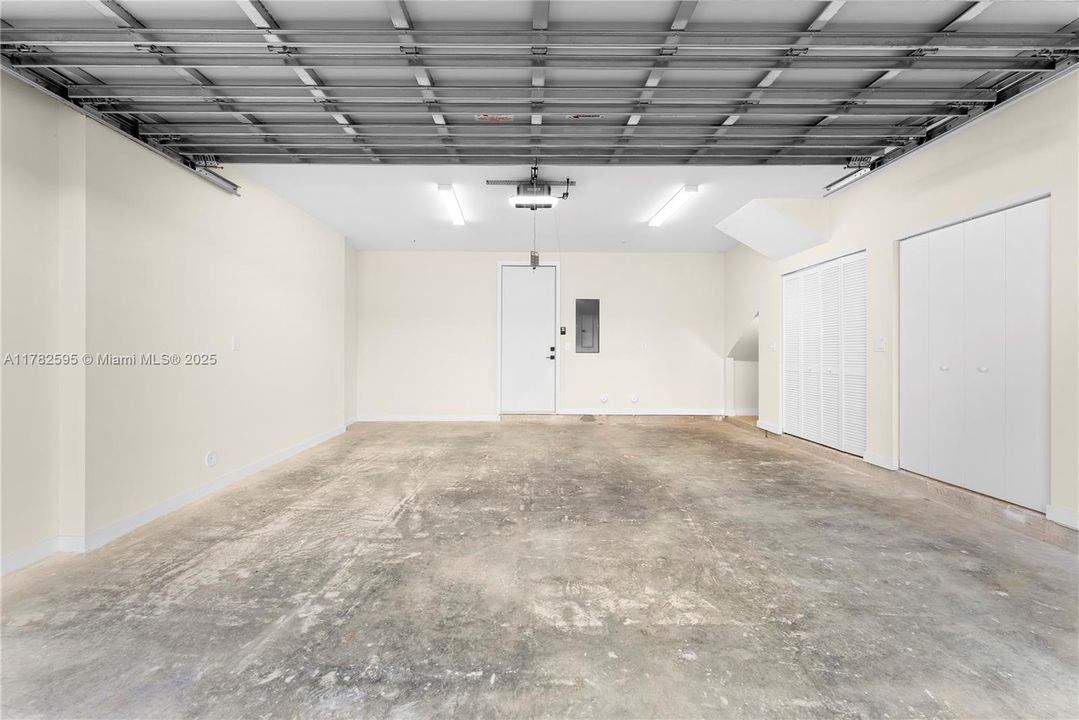 En Venta: $1,225,000 (3 camas, 3 baños, 2021 Pies cuadrados)