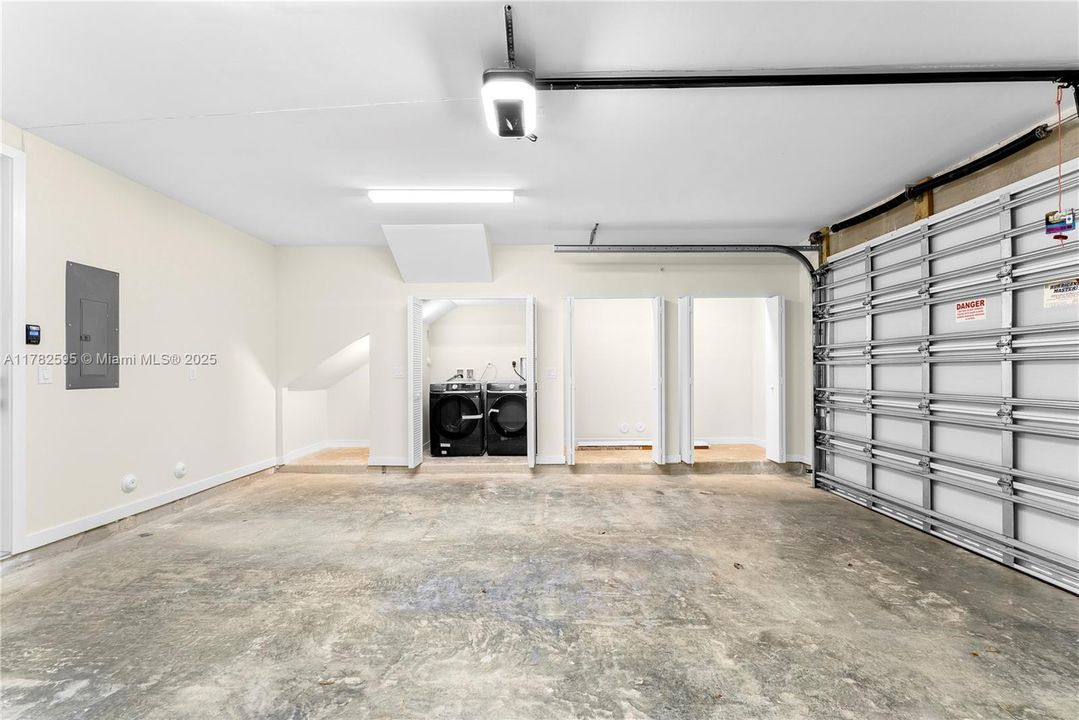 En Venta: $1,225,000 (3 camas, 3 baños, 2021 Pies cuadrados)