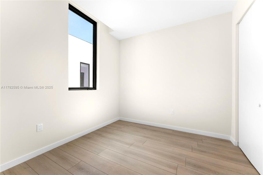 En Venta: $1,225,000 (3 camas, 3 baños, 2021 Pies cuadrados)