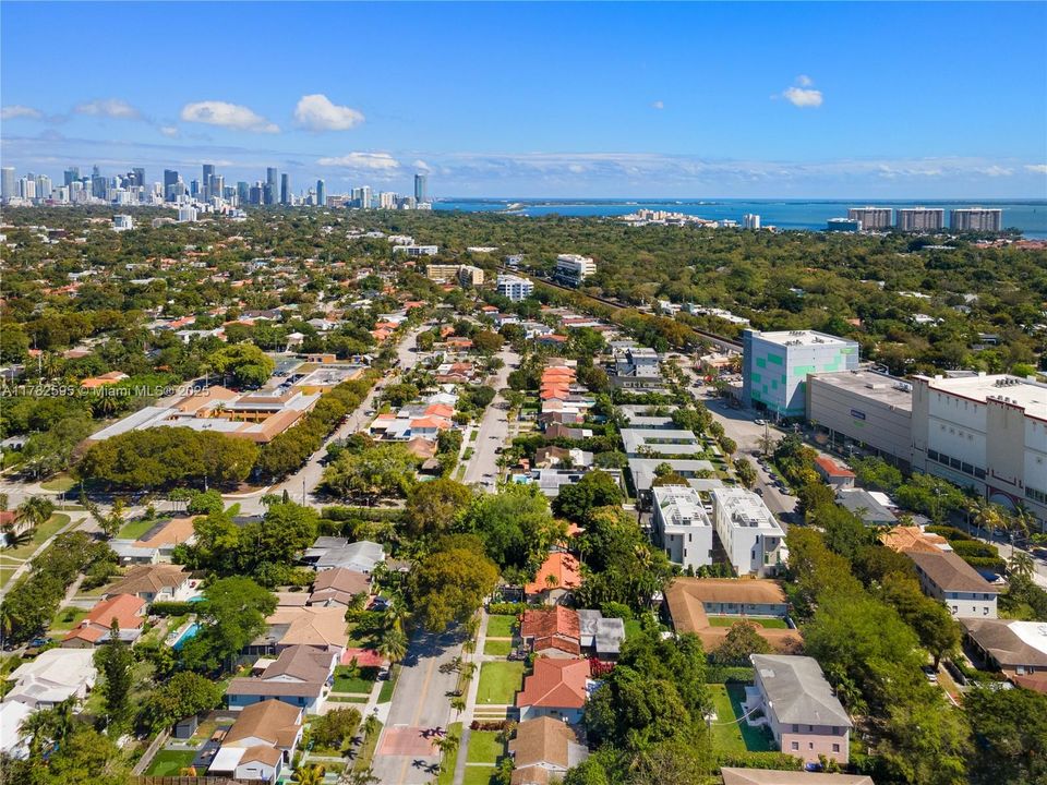 En Venta: $1,225,000 (3 camas, 3 baños, 2021 Pies cuadrados)